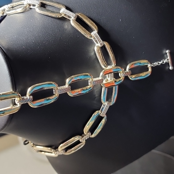 Women's Necklace and Bracelet Set - Picture 4 of 4